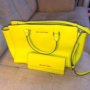 Green Michael Kors Shoulder Bag & Wallet